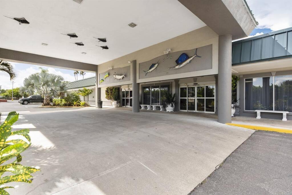 Bay Breeze Aparthotel South Bradenton Екстериор снимка