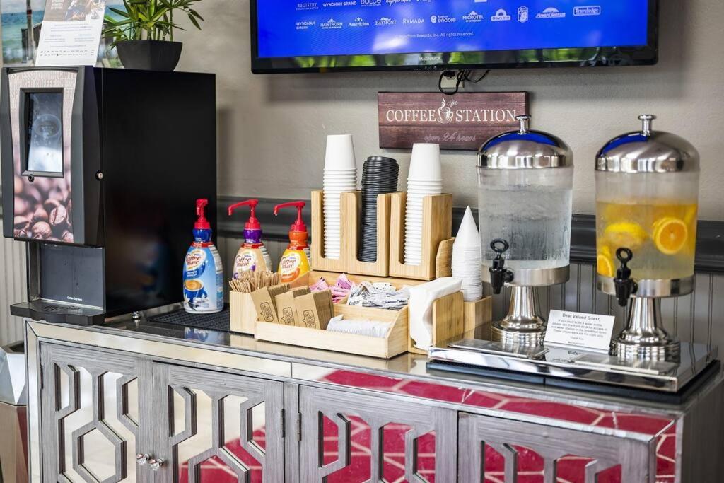 Bay Breeze Aparthotel South Bradenton Екстериор снимка
