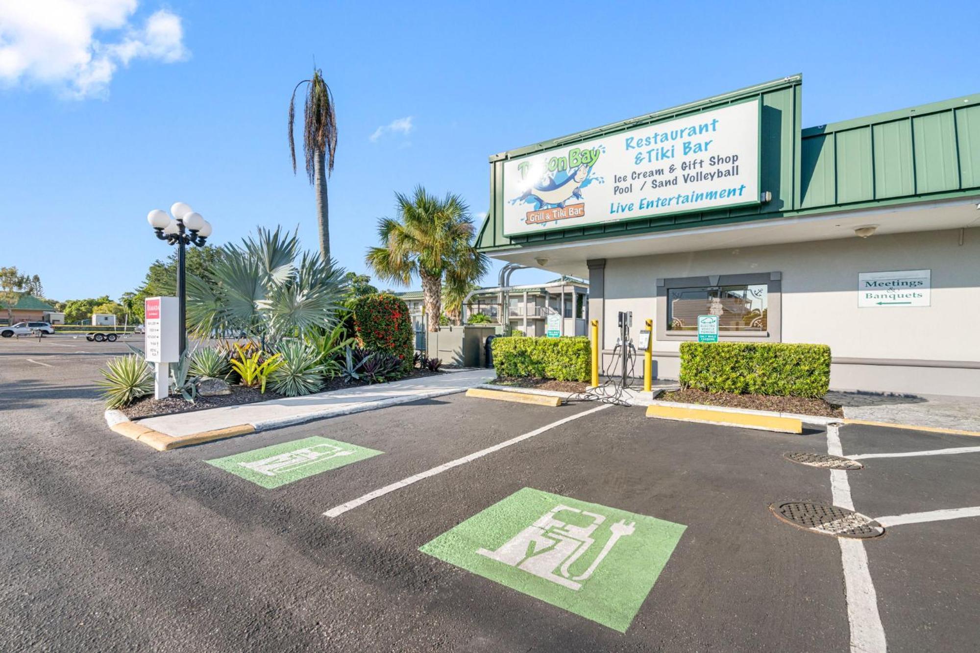 Bay Breeze Aparthotel South Bradenton Екстериор снимка