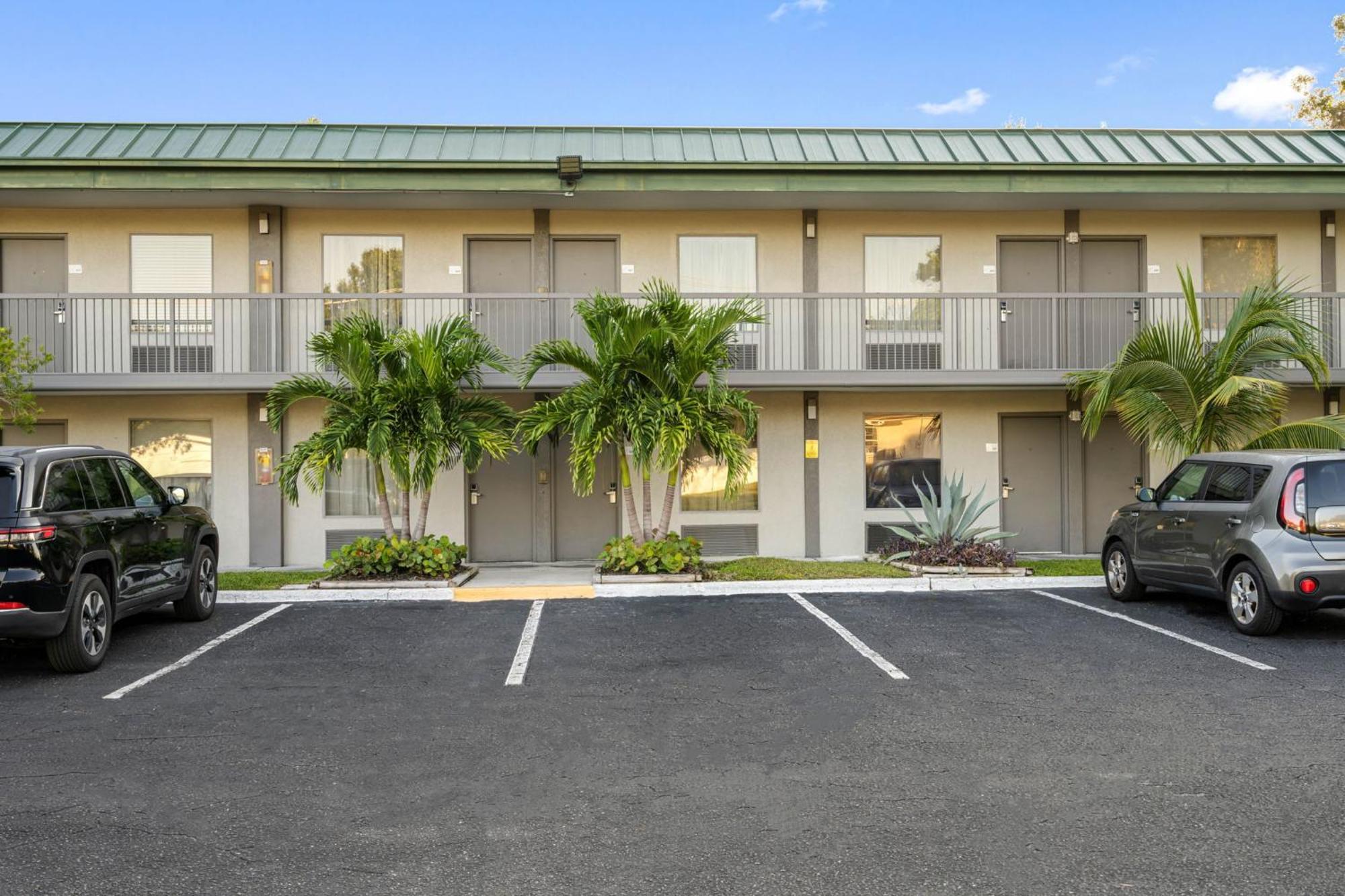 Bay Breeze Aparthotel South Bradenton Екстериор снимка