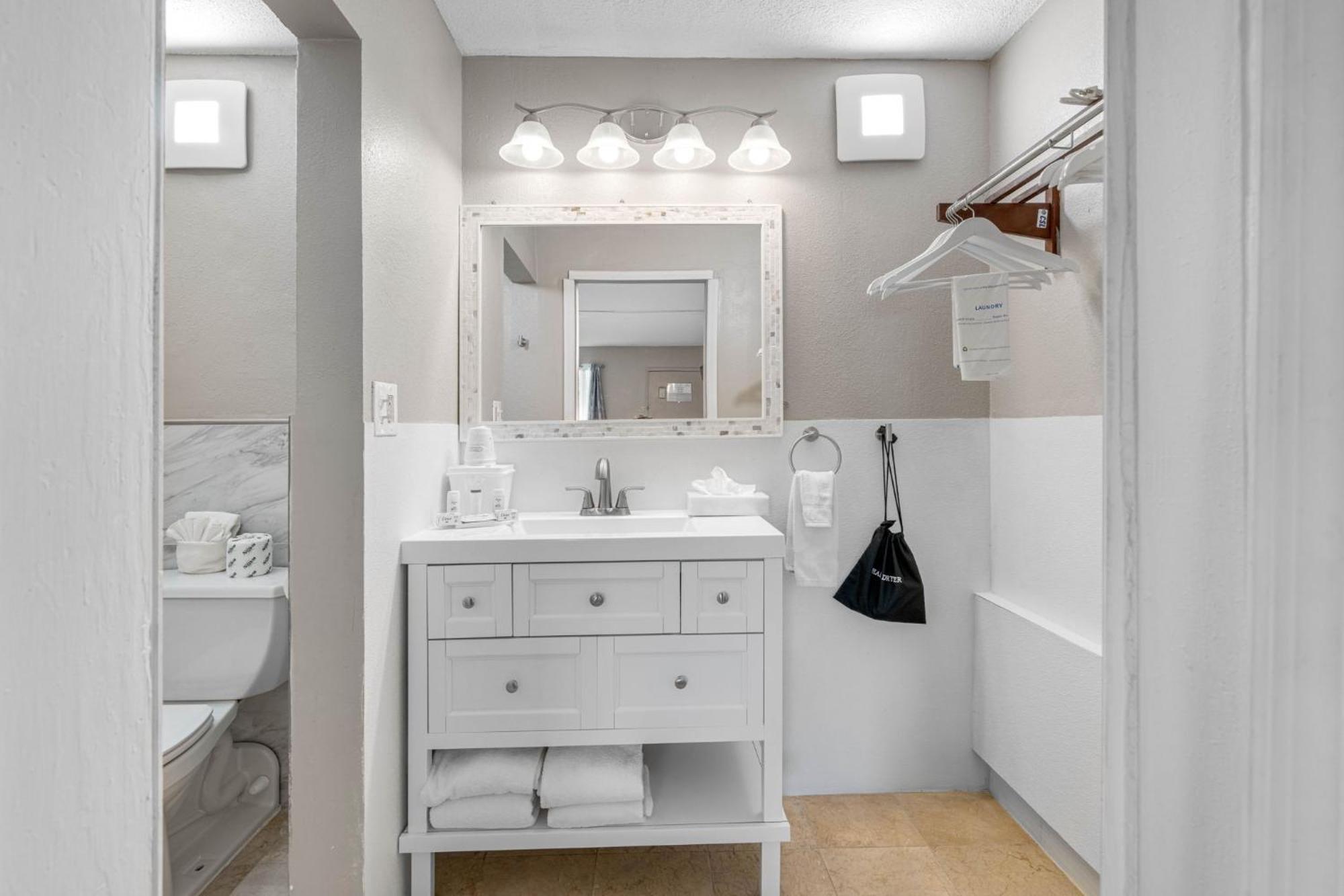 Bay Breeze Aparthotel South Bradenton Екстериор снимка