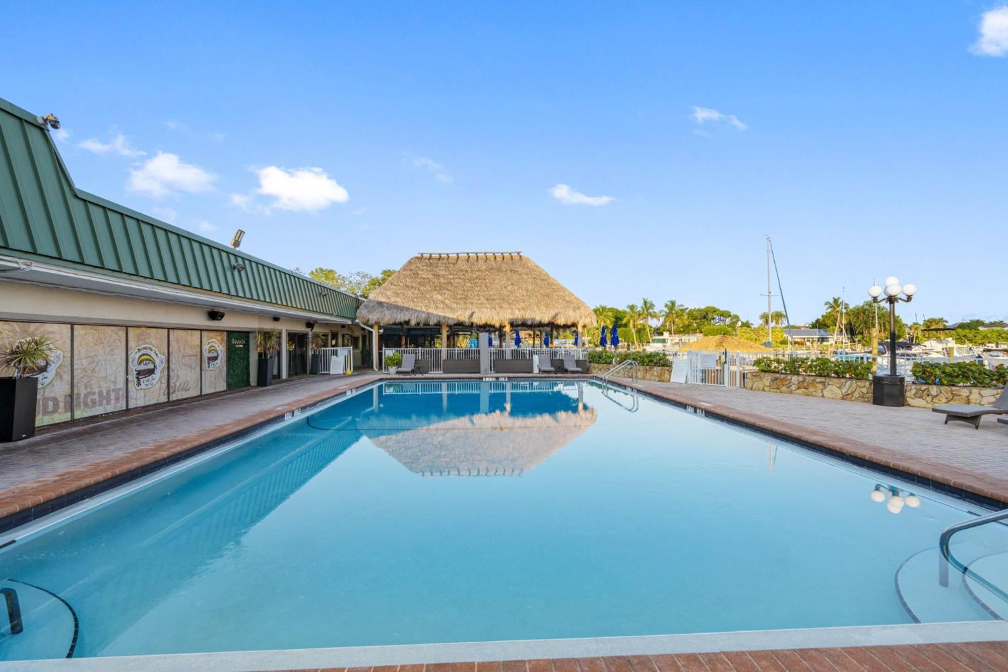Bay Breeze Aparthotel South Bradenton Екстериор снимка