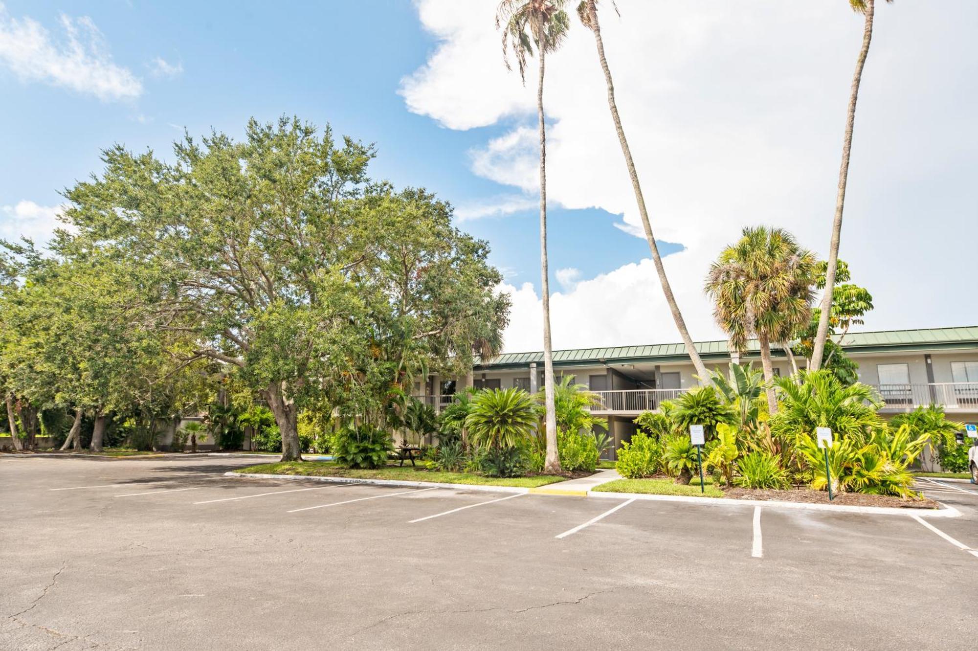 Bay Breeze Aparthotel South Bradenton Екстериор снимка