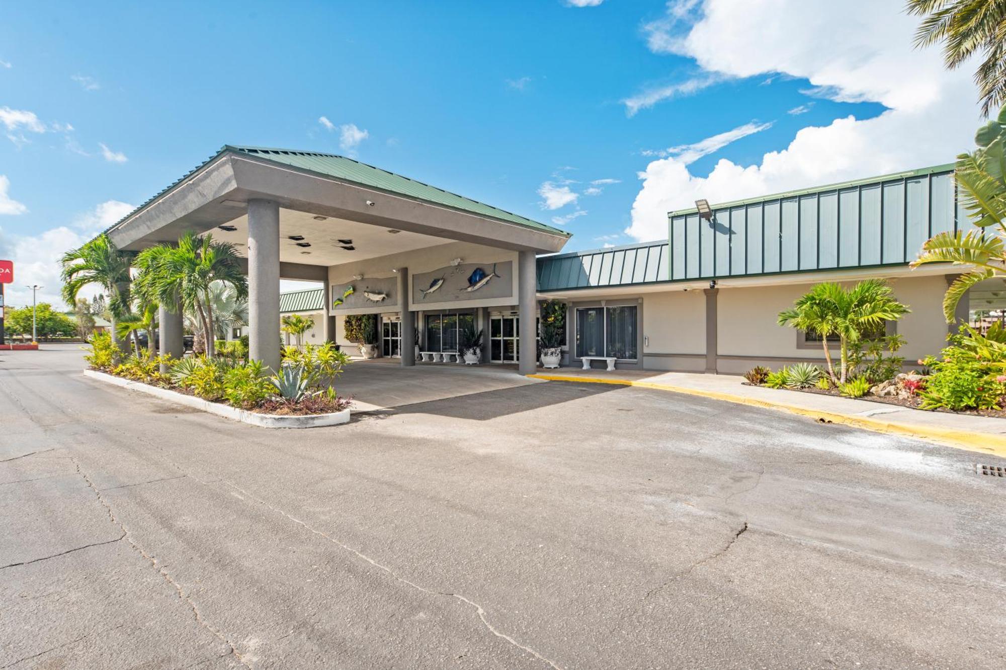 Bay Breeze Aparthotel South Bradenton Екстериор снимка