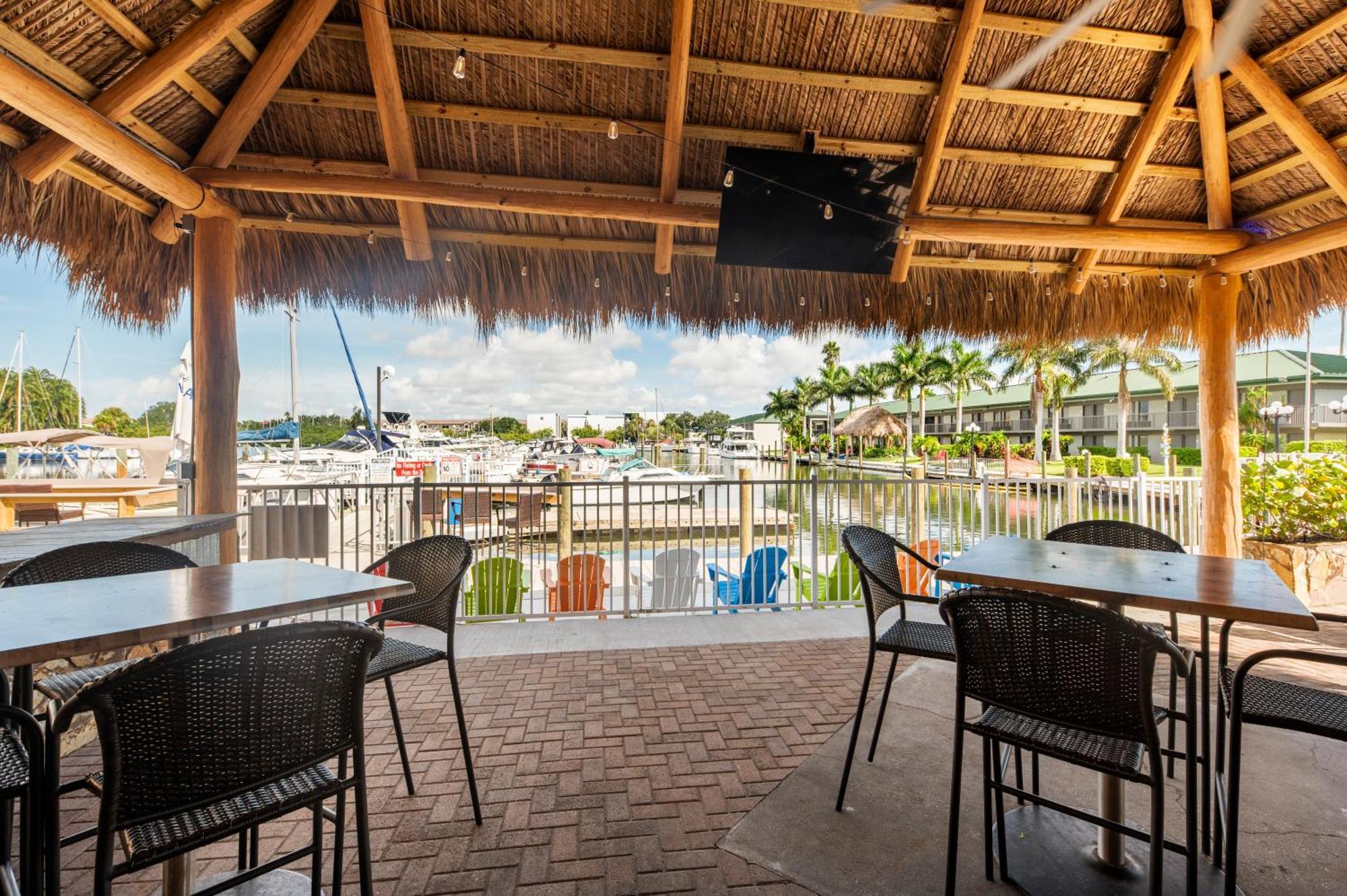Bay Breeze Aparthotel South Bradenton Екстериор снимка