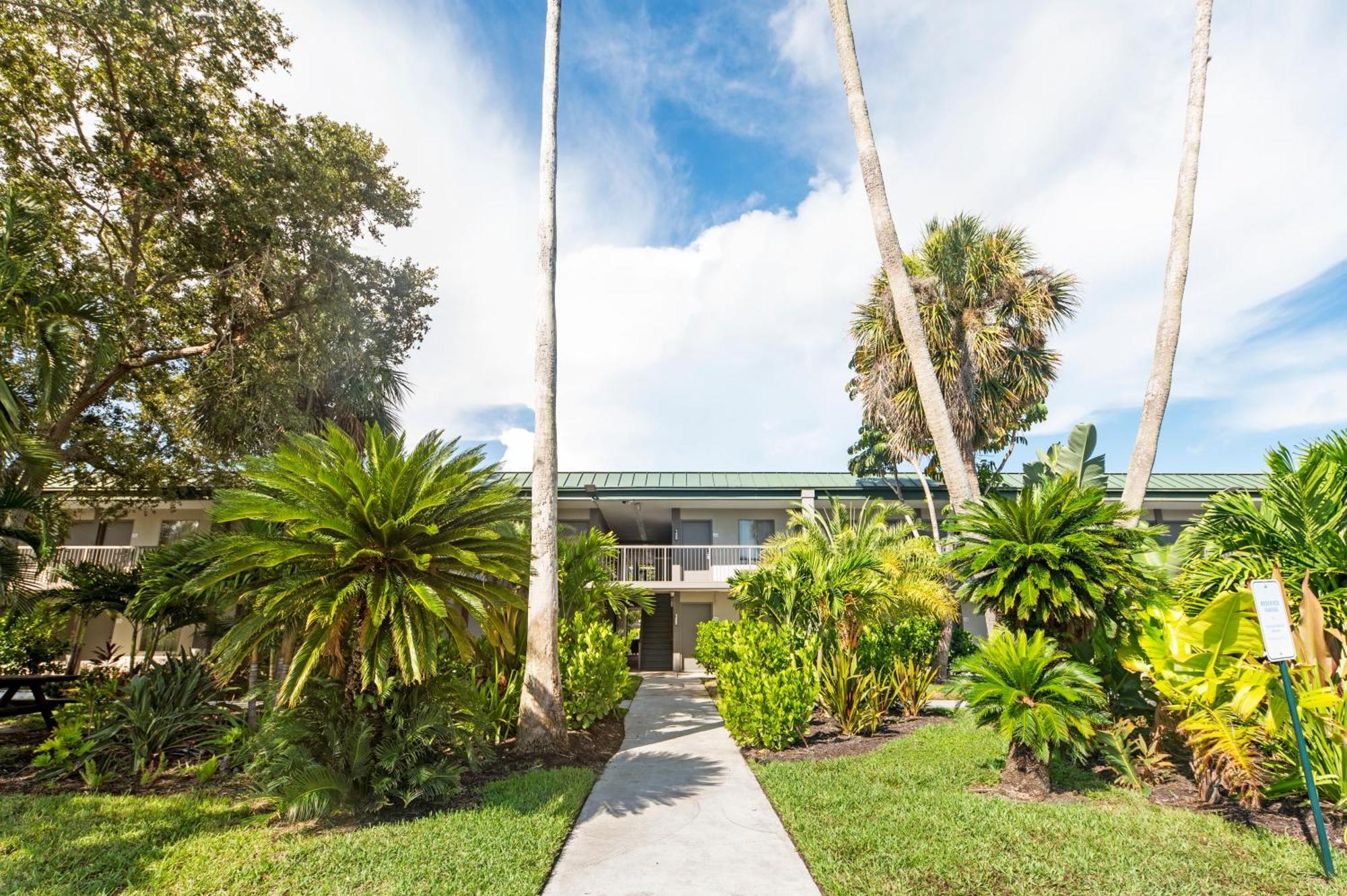Bay Breeze Aparthotel South Bradenton Екстериор снимка
