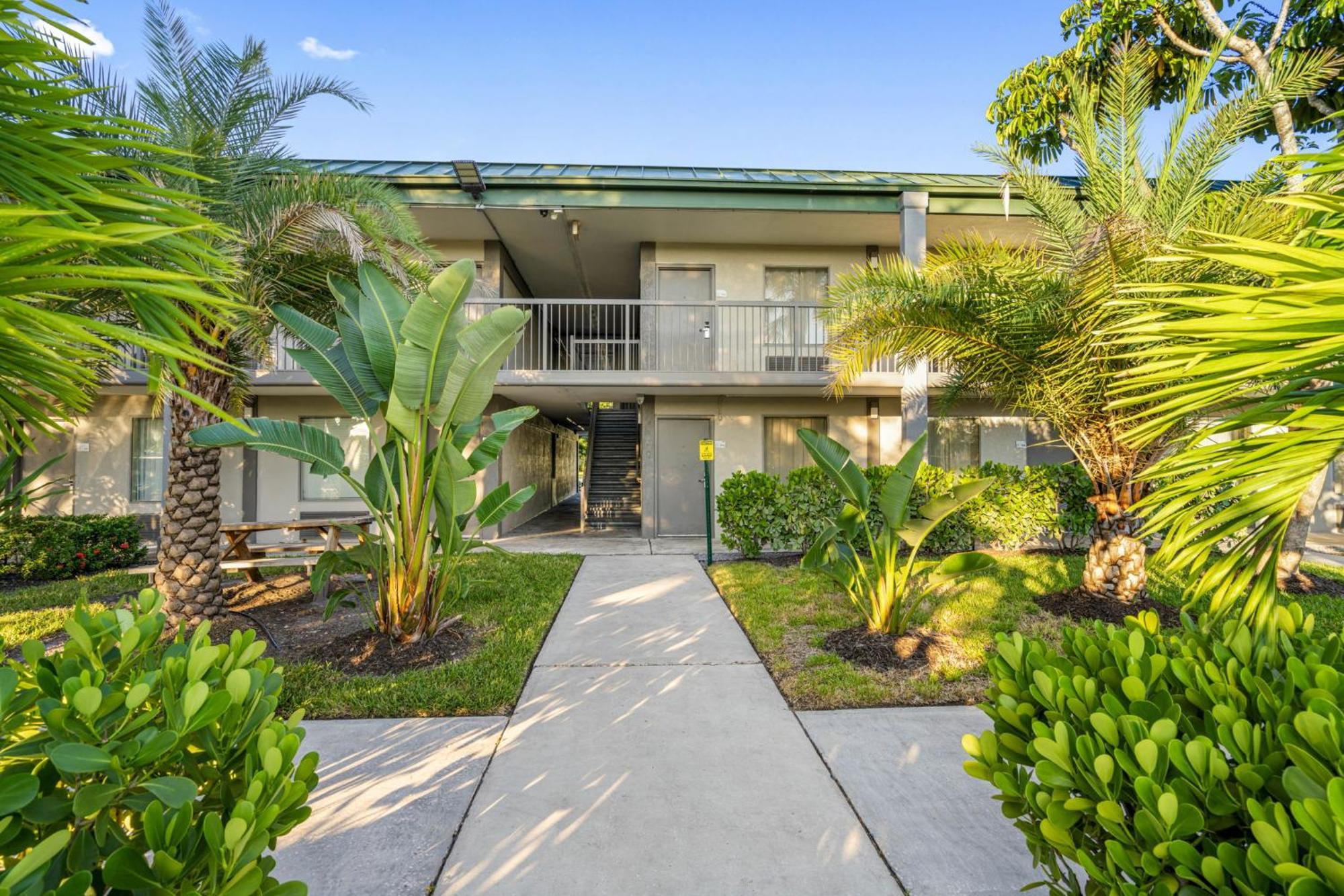 Bay Breeze Aparthotel South Bradenton Екстериор снимка
